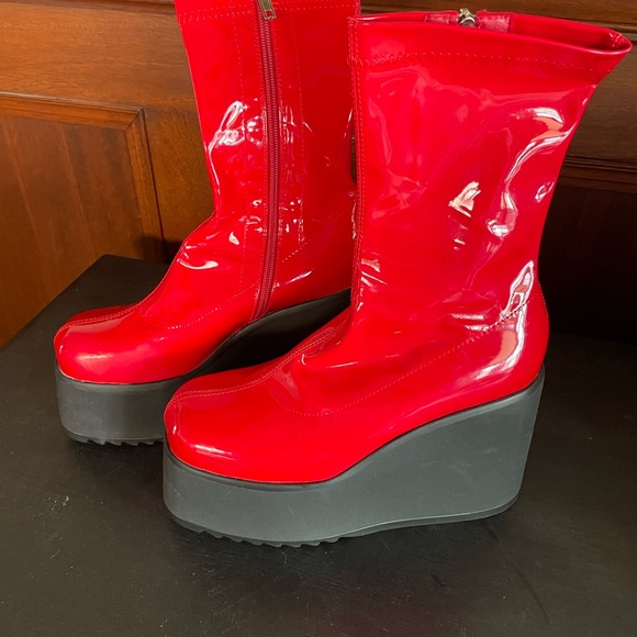 Red Lamoda Platform Boots - Picture 2 of 3